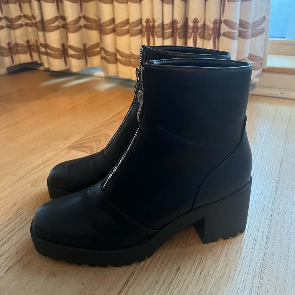 Front Zip Black Booties 39